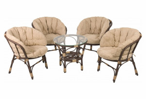 Комплект мебели из искусственного ротанга с бежевыми подушками