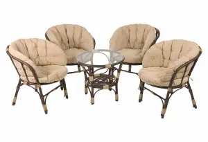 Комплект мебели из искусственного ротанга с бежевыми подушками